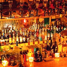 豊富なお酒◆クラシックなお酒から、ユニークなお酒まで、各種揃えてございます。勿論、ノンアルコールも★