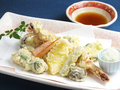 料理メニュー写真 鶏の唐揚げ/天ぷら盛り合せ