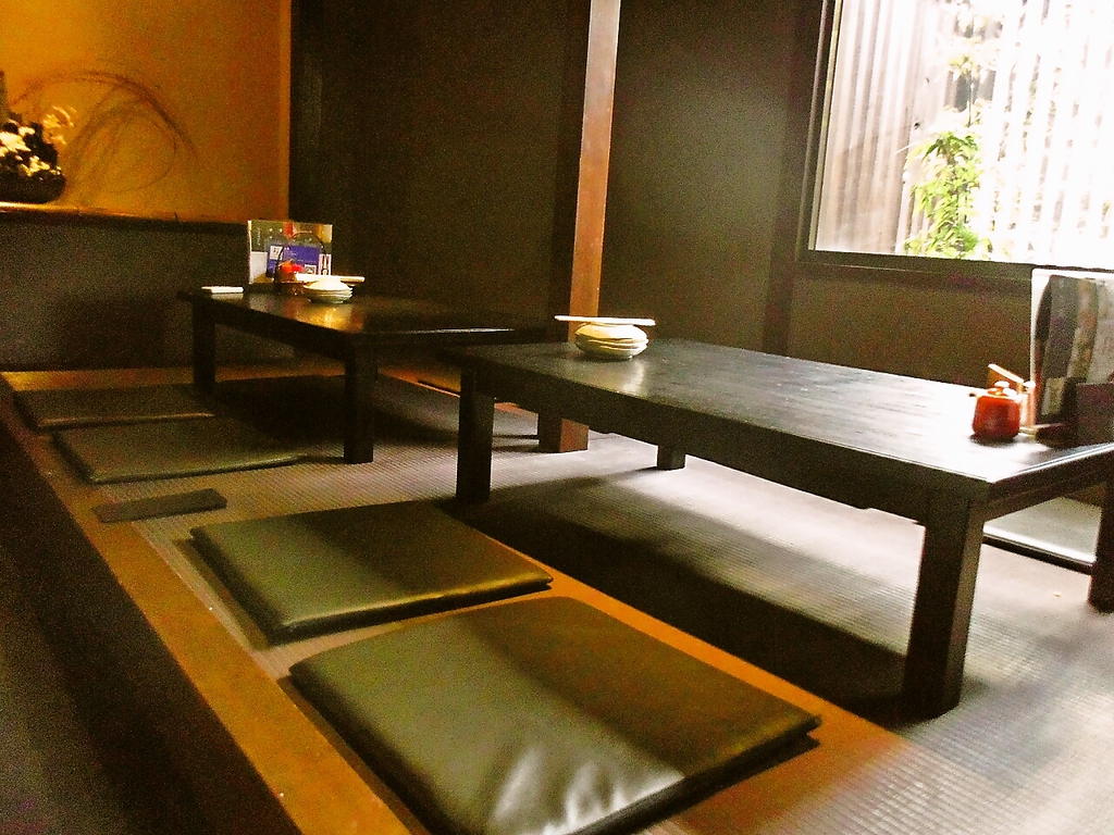 店内はシックで落ち着いた雰囲気です！