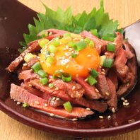 牛タタキユッケなどの一品料理など一つ一つが上質