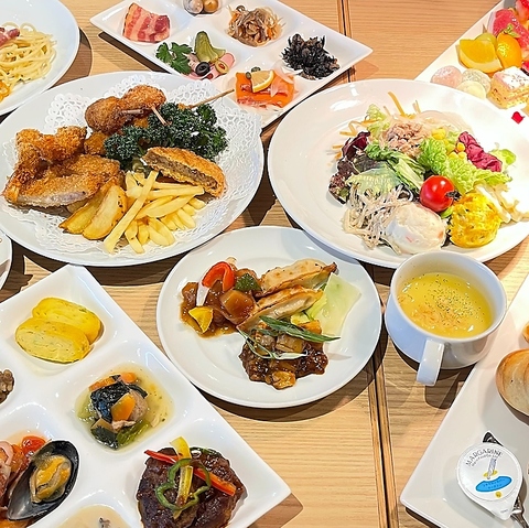 地上17階のパノラマビューを満喫。シェフ渾身のビュッフェをカジュアルに楽しむ