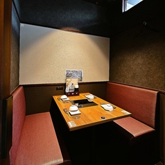 【落ち着きのある空間】デートや女子会にも最適！2名様～大人数までご利用OKの個室をご用意しております◎会社でのお集まりはもちろん、プライベートでの利用など様々なシーンでの利用にどうぞ。（2名様から利用OK）