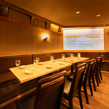 週末も3時間食べ放題&飲み放題 お肉専門店 個室肉バル グリル＆バル 新宿西口店の雰囲気1