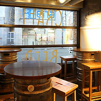 立ち飲みスペースで盛り上がる◎