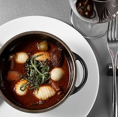 和牛スネ肉のニース風赤ワイン煮込み