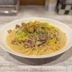 ベーコン、きのこ、バナナこしょうのポルチーニクリームスパゲッティ