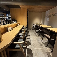 団体様でのご利用に最適なテーブル席です。大人数での宴会や集まりにぜひご利用ください。5名様以上のご予約はお電話にて承っております。