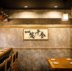 活きの良い新鮮なネタの江戸前鮨はもちろん、手間をかけて丁寧につくる創作料理も自慢。遠方から通う常連様がいるのもうなずける逸品の数々、ぜひ一度味わってみてください。