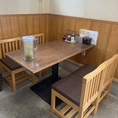 テーブル席もご用意◎店内でのご飲食はもちろんテイクアウトも承っております！