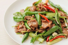 小炒牛肉／ピリリと辛い牛肉炒め