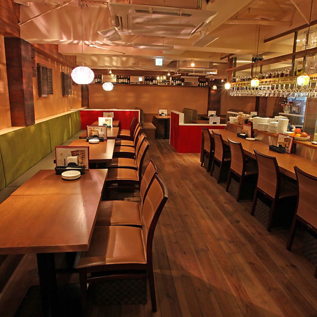 当店は40名様～70名様まで貸切可！ご友人・お仲間同士での飲みや会社宴会など様々なシーンに利用も◎