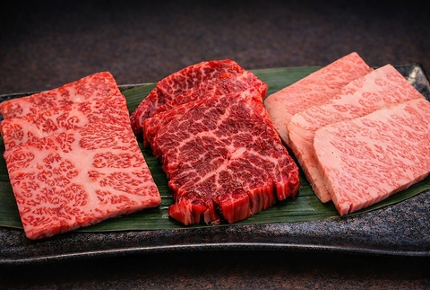 今年で３７年目のどこにでもある町の小さな焼肉屋です。