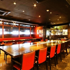 【20名様向けのビックテーブル】団体様のご利用にピッタリ。ライブ感のあるお席で土間土間をお楽しみください！