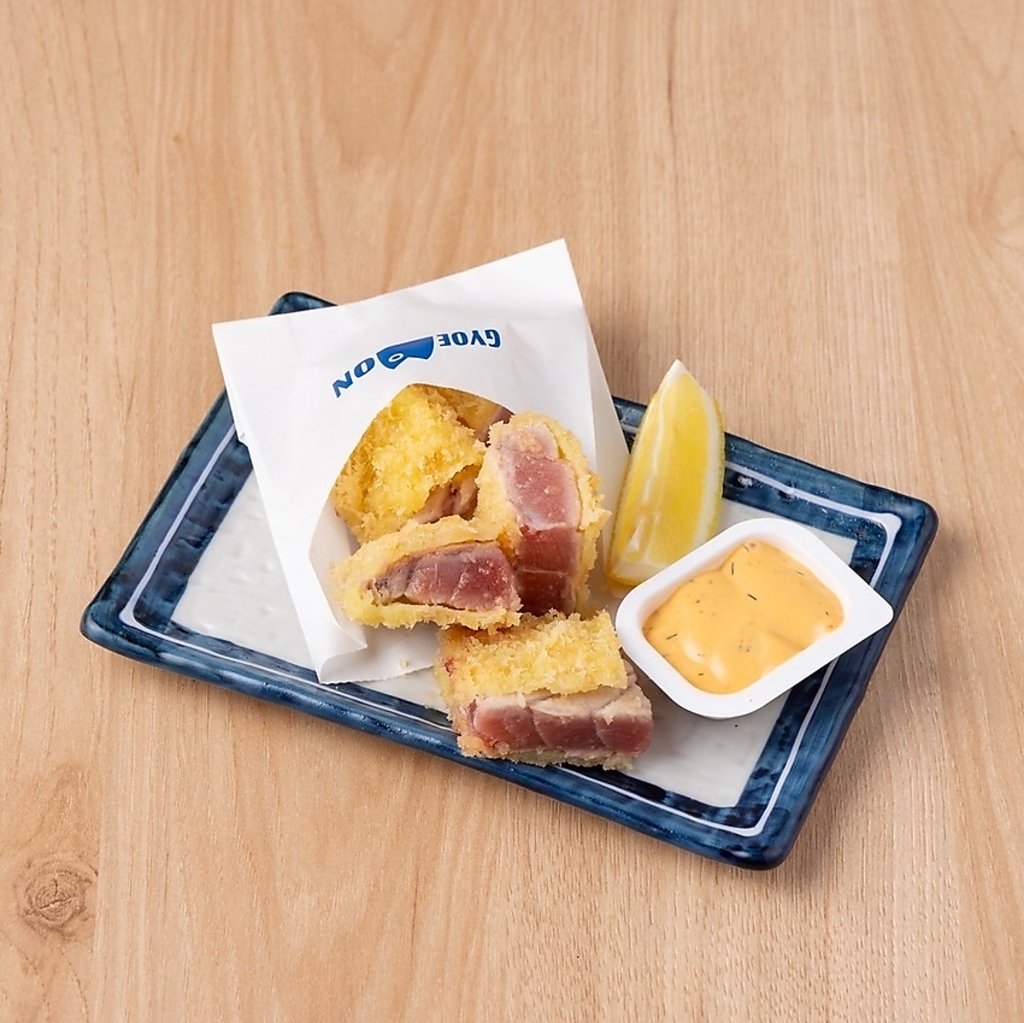 外はサクサク、中はふっくら！鮮魚の旨みを閉じ込めた「トロ角フライ」は、お酒がどんどん進む逸品♪