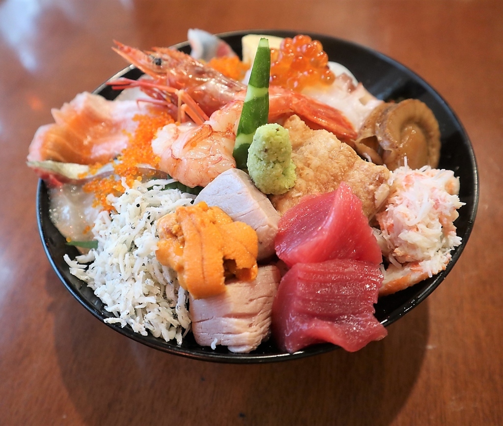ランチは海鮮丼からお試しください！
