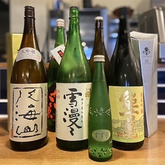 全国各地から取り寄せた厳選された日本酒の数々♪