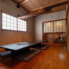 気兼ねなくおしゃべりを楽しめるテーブル席をご用意しています。プライベートな空間で、ゆったりと会話を弾ませながらお食事をお楽しみください。