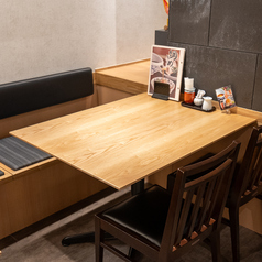 2名様向けのテーブル席もご用意しております。