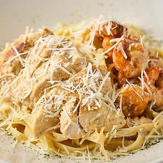 クリーミー・シュリンプ・チキン・パスタ