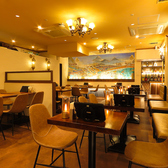 キッチンから漂う本格中華の香りが食欲を刺激。調理風景を間近で楽しめるライブ感も魅力の一つで、五感で味わう体験型の飲食空間として人気を集めています。