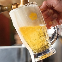 歴史受け継ぐビヤホール「銀座ライオン」の生ビールと。