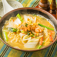 ミ・クワ（インドネシア）／ お野菜たっぷり、チキン風味のラーメン