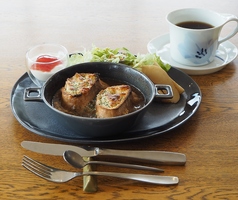 オニオングラタンスープ（サラダ・セットドリンク付）