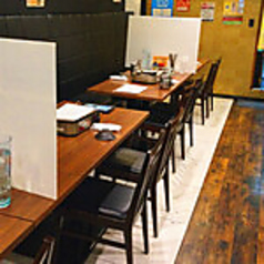 清潔感溢れる、広々テーブル席◎少人数でのカジュアルな飲み会から、贅沢なご宴会まで幅広く対応可能です。