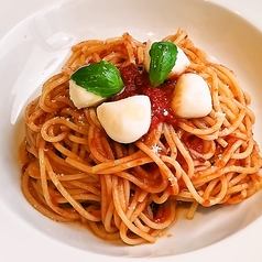 【期間限定】バジルとモッツァレラの冷製トマトパスタ