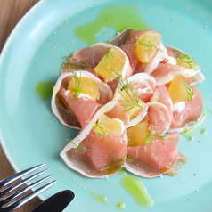 フルーツコンポートと生ハム