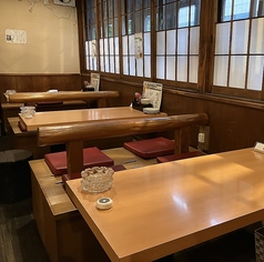 様々な用途にも使えるテーブル席もご用意しております!