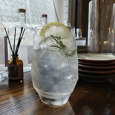 ジンと小皿 蒸留屋のコース写真