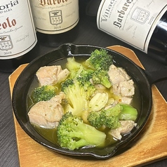 チキンとブロッコリーのバジルアヒージョ