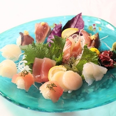 海人盛り　―鮮魚と手まり寿司の豪華盛り―　（中）2～3人前