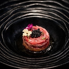 海鮮和牛ユッケ キャビア添え