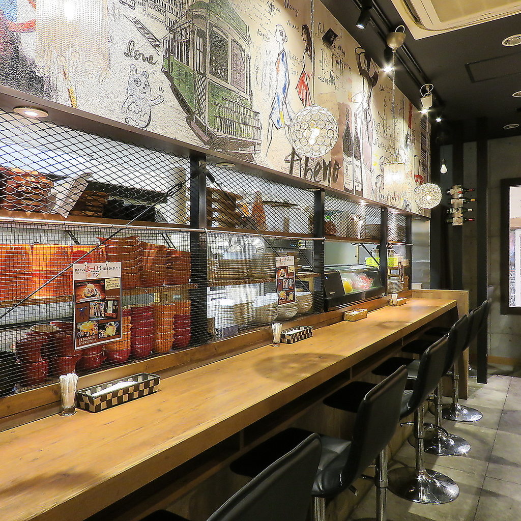 《お一人様も大歓迎！》サク飲みや、デート利用にもぴったりなカウンター席もご用意しております◎