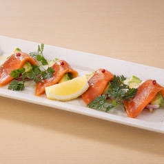 アボカドとサーモンのカルパッチョ