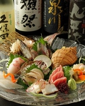 『芳志』に来たからには、新鮮なお魚を食べないと損！！日本酒や焼酎を片手にどうぞ。