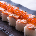 料理メニュー写真 炙りサーモン押し寿司