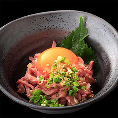 牛たん卵黄ユッケ