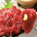 上赤身馬刺し。とっても深い味わい。九州のお醤油でどうぞ。