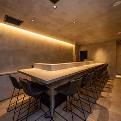 【カウンター席】ライブ感満載のカウンター席は9席ご用意しております。店主の焼鳥を焼き上げる技などを目の前で楽しめます！