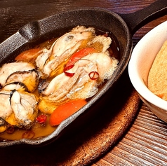 牡蠣のアヒージョ(コッペパンラスク付き)