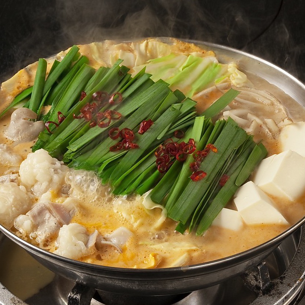 新登場【辛味噌もつ鍋】ピリッと辛いが旨いと言わせる程の味！他にも定番醤油、京風味噌あります。