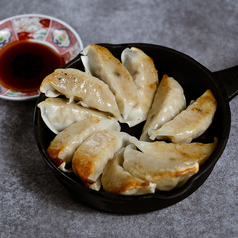 当店名物！鉄板焼き餃子（3～4人前・11個入り）