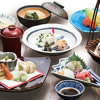 金沢の郷土料理や、旬の地元食材など、各種地酒も堪能！