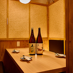 プライベートな飲み会やじっくり語りたいときはこちらのお部屋で…