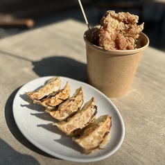 自慢の餃子と唐揚げをGREEN SPRINGSの庭園で！！