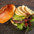 料理メニュー写真&nbsp;【岡山名物の贅沢なコラボ！】ピーチベーコンバーガー