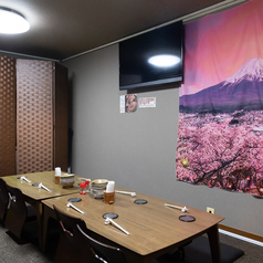 レトロ肉バル炙りやんの雰囲気1